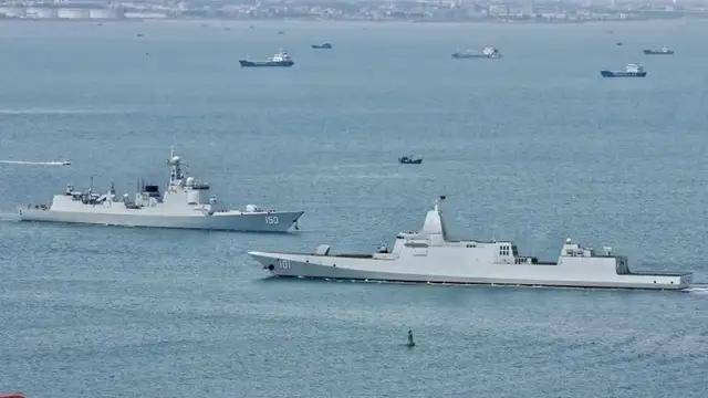 这是谁家驱逐舰？央视曝光歼轰-7A“飞豹”演练投弹反舰