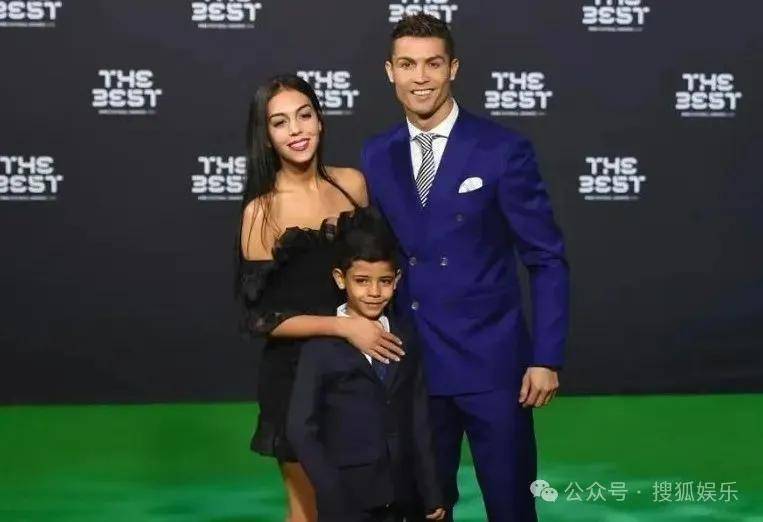 共同抚养5个孩子的九年爱情长跑终于结局？他俩这事可算是定下了！