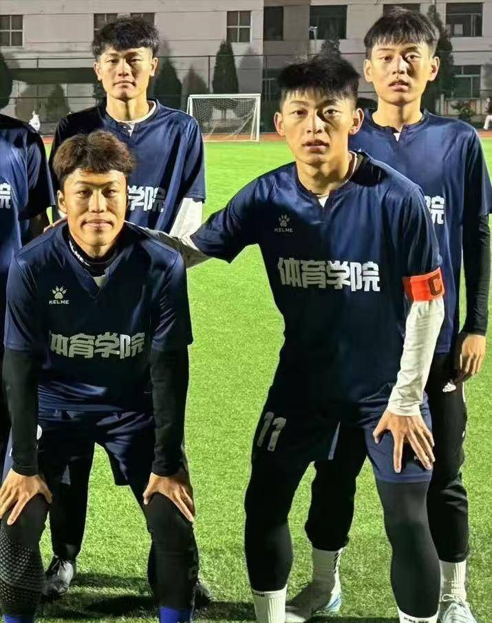 21岁大学生乔浩纹去世，爬完泰山回家时发生车祸，女友晒最后聊天