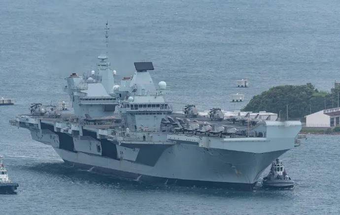 英航母驶入横须贺，甲板上F35B密密麻麻，日本纳闷：为啥中国人不害怕？
