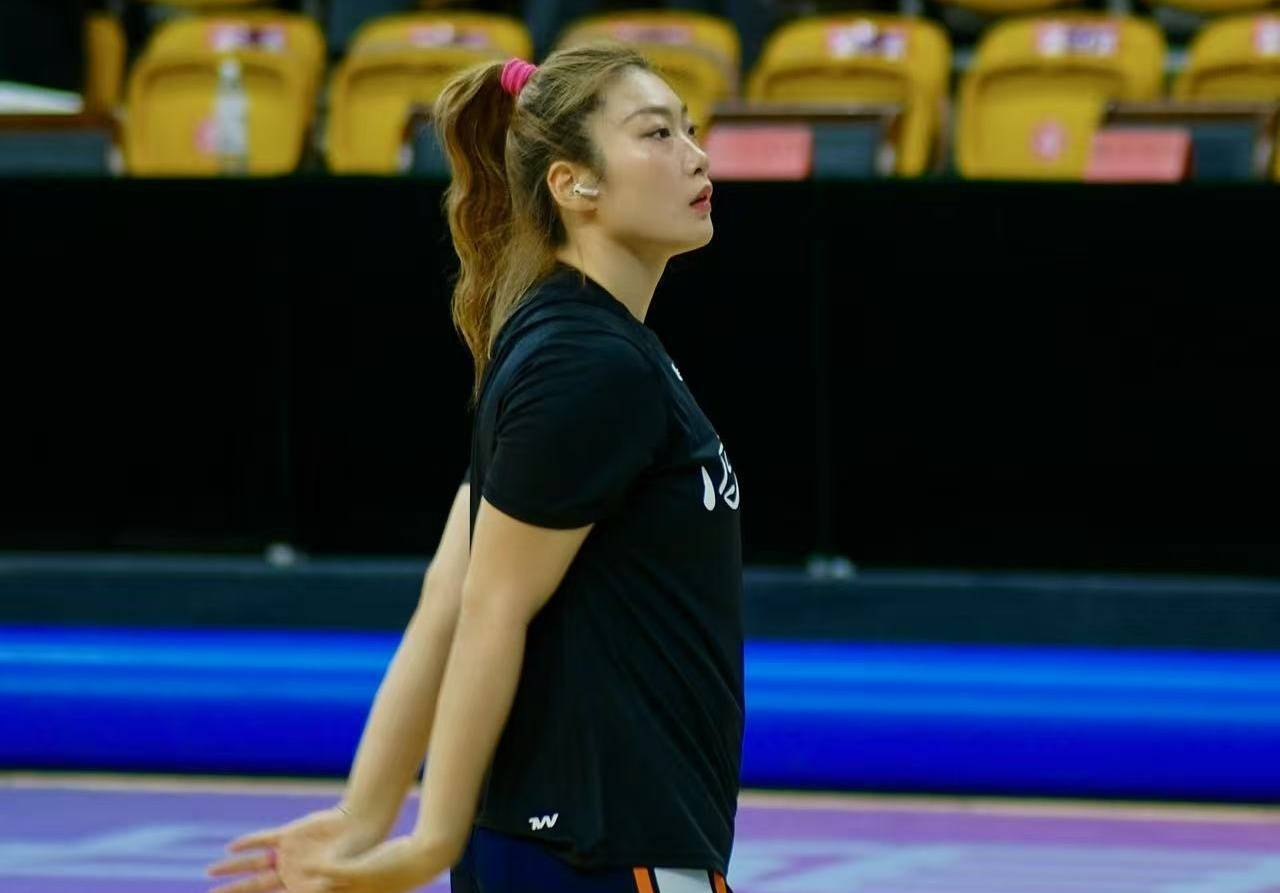 原创             泪目！李梦轰27+9梦回巅峰，女版詹姆斯力压韩旭，中国女篮仍需要她