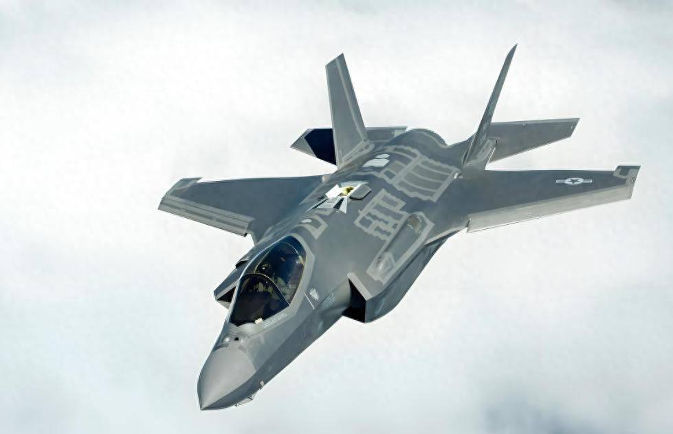 米歇尔航空航天学院：用32架F-35A+32架F-15EX突破中国防空网