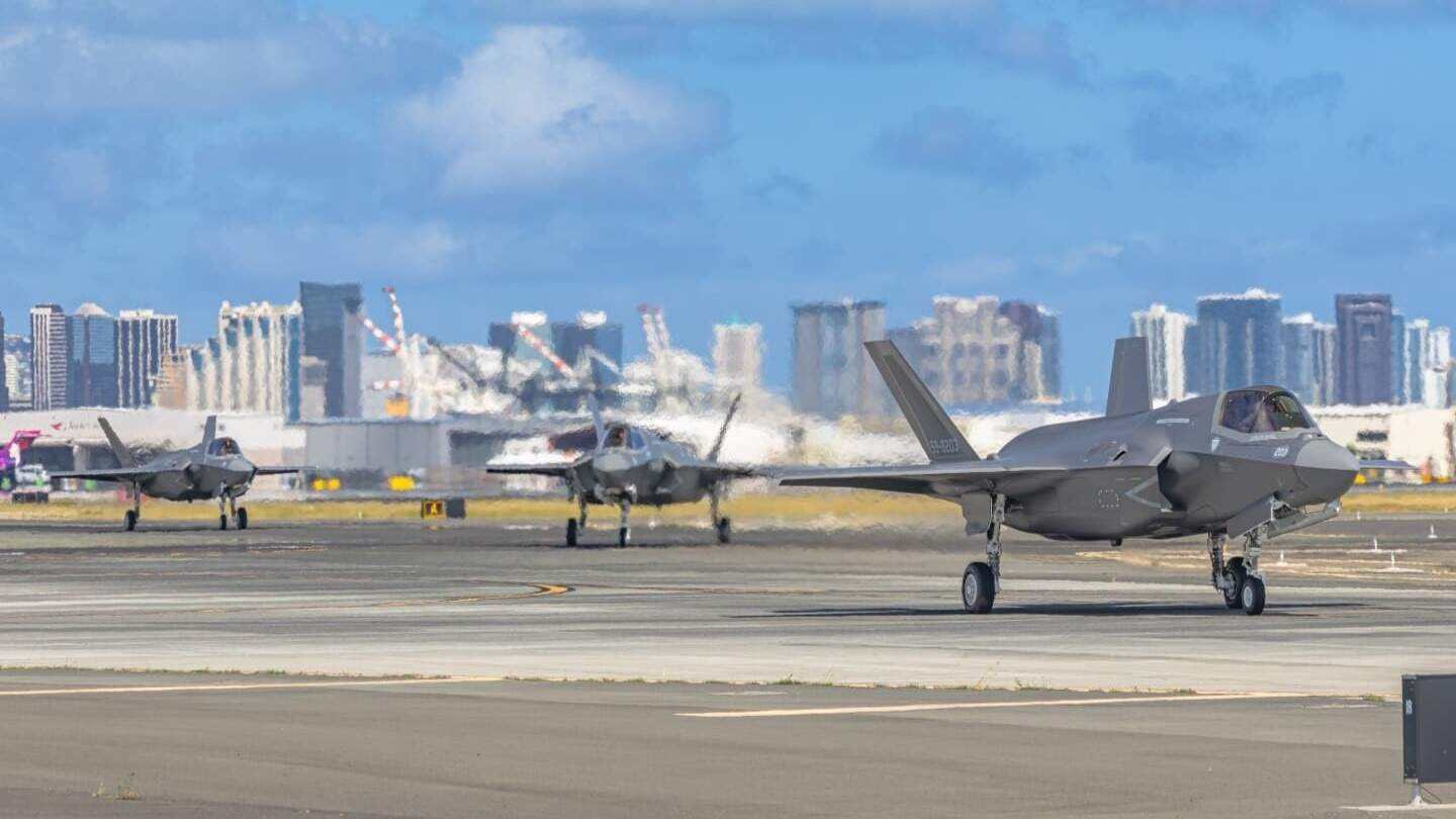 英军F-35B又出状况！鹿儿岛紧急迫降背后，技术软肋暴露无遗