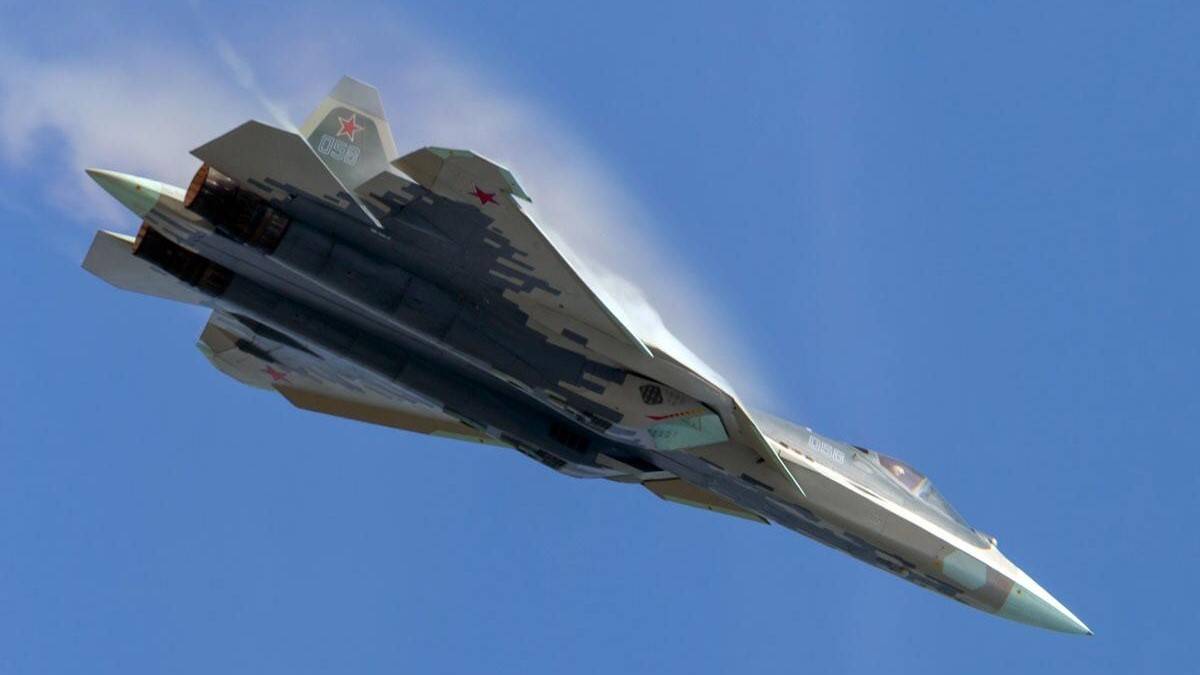 差距如此明显？F-35护航普京回国，由苏-35接替，连苏-57都没资格出场？