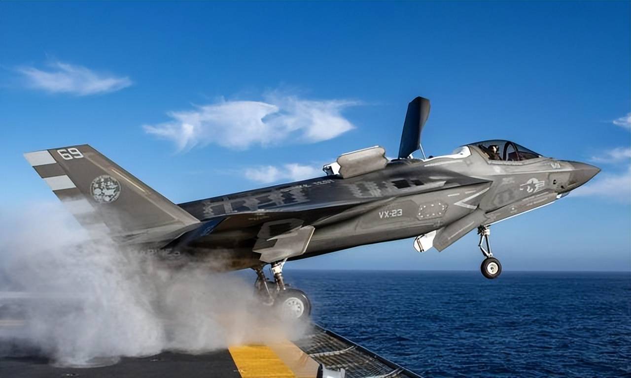 英国航母亚太秀肌肉反露怯，F-35B面临“无弹可投”窘境