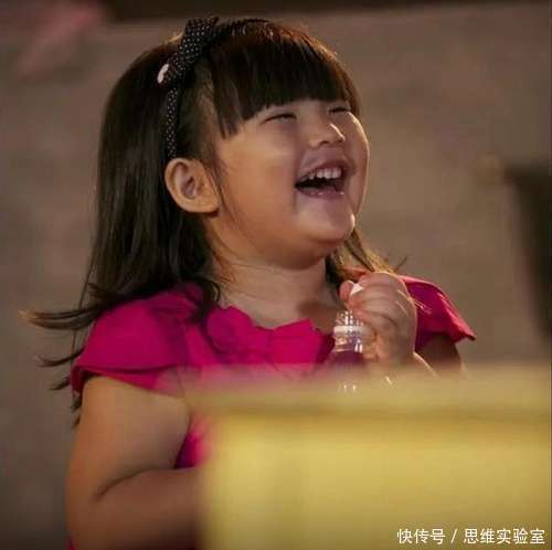 董洁儿子帅到认不出！年仅16岁身高1米8，五官深邃帅过潘粤明