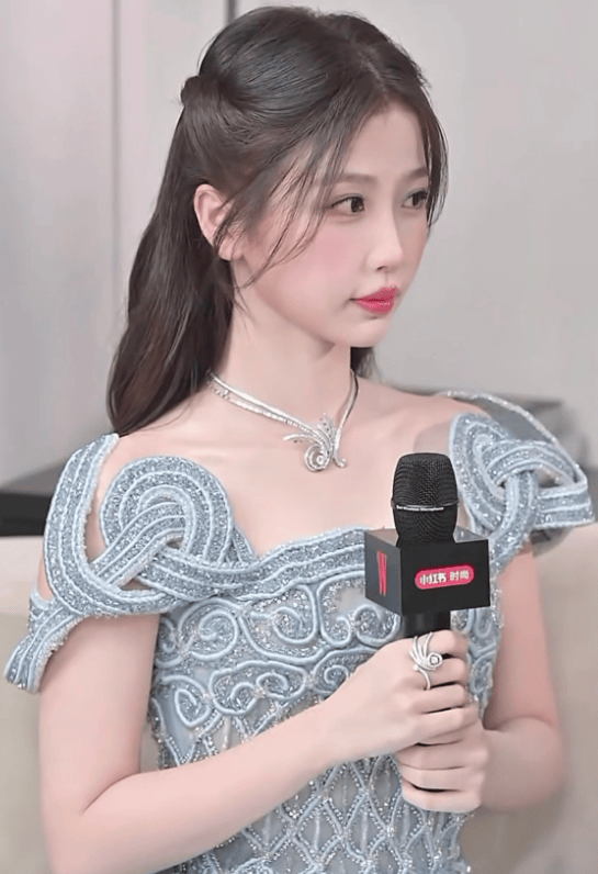 伟德国际夜上海星光盛宴迪丽热巴曲线惊艳唐嫣嫩态在线杨幂全场焦点