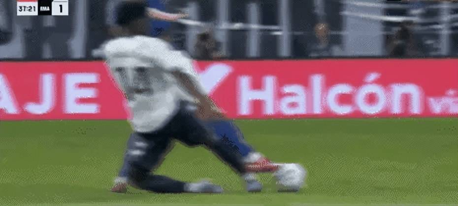 随着皇马3-0黄潜艇5-0西西班牙足球甲级联赛甲最新积分榜：巴萨第2马竞第13