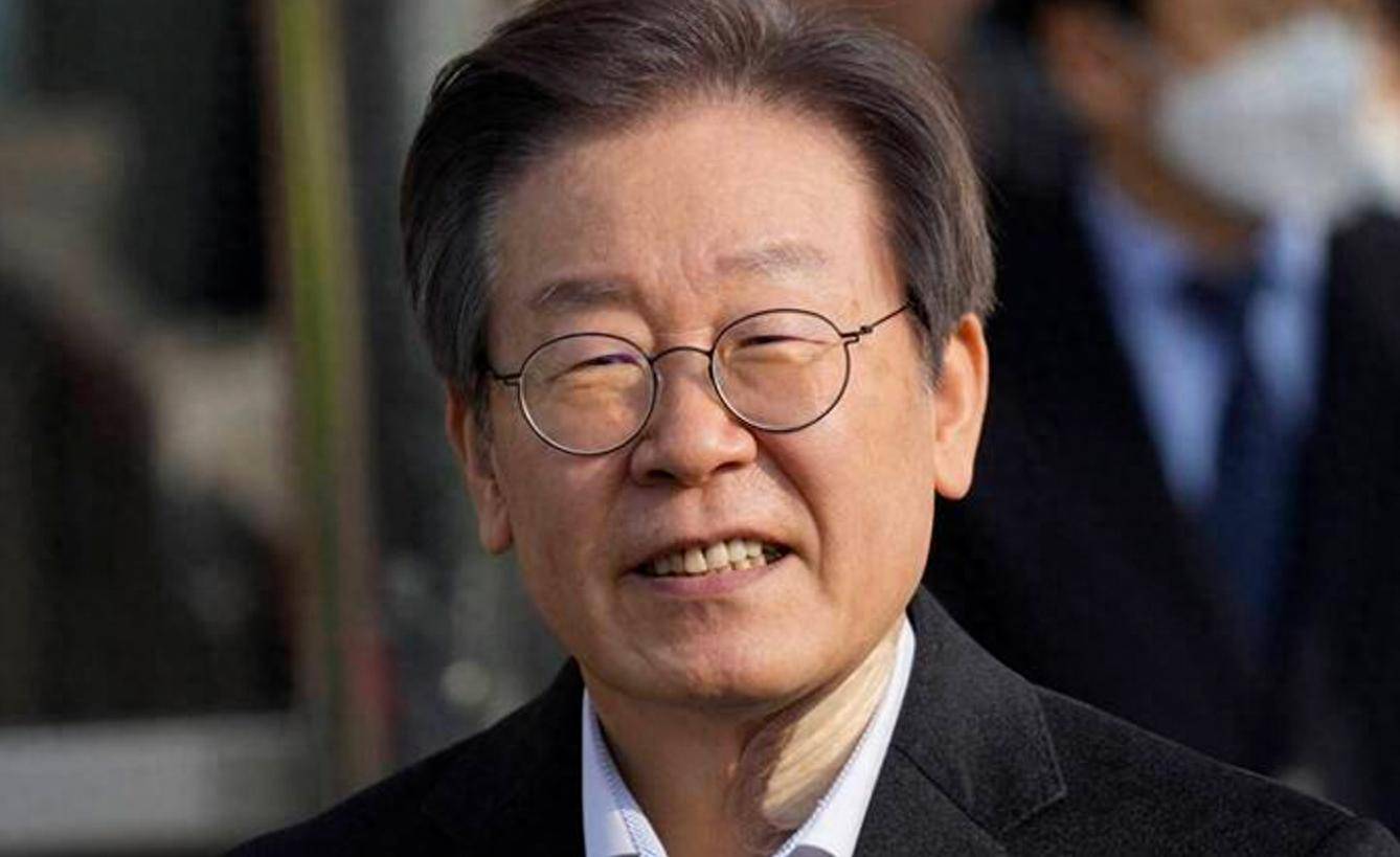 行程结束，李在明登机离美，要么联美反华，要放弃领土，临走前送中方15个字！