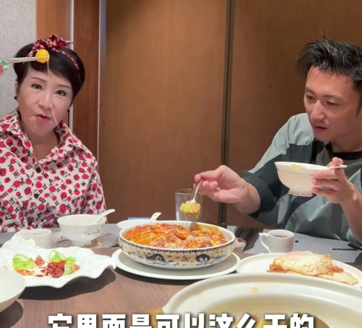七夕！谢霆锋陪父母庆生王菲儿子缺席，谢贤暴瘦显苍老引唏嘘