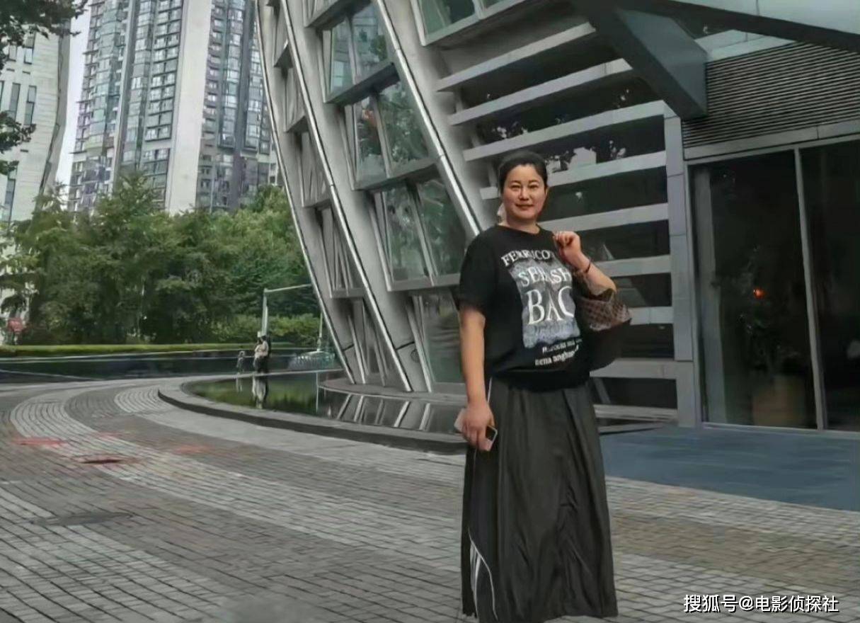 伟德国际44岁前超模于娜近照曝光身材发福让人不敢认坦言会努力减肥