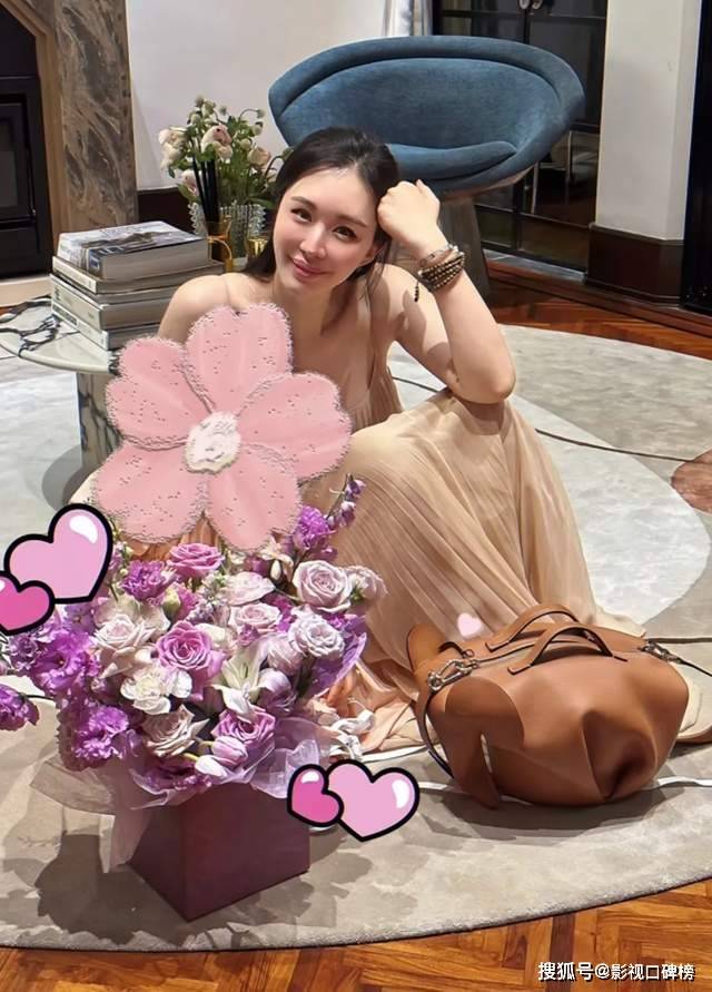 田朴珺参加哥哥婚礼，王石缺席了，却在当天送给妻子最喜欢的礼物