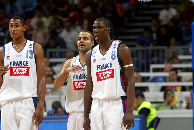 欧洲篮球联赛中文网__赛程比分+球队资讯+盘口分析回顾欧洲杯历史冷门：东契奇约基奇都曾遭殃 希腊38年前神奇夺冠