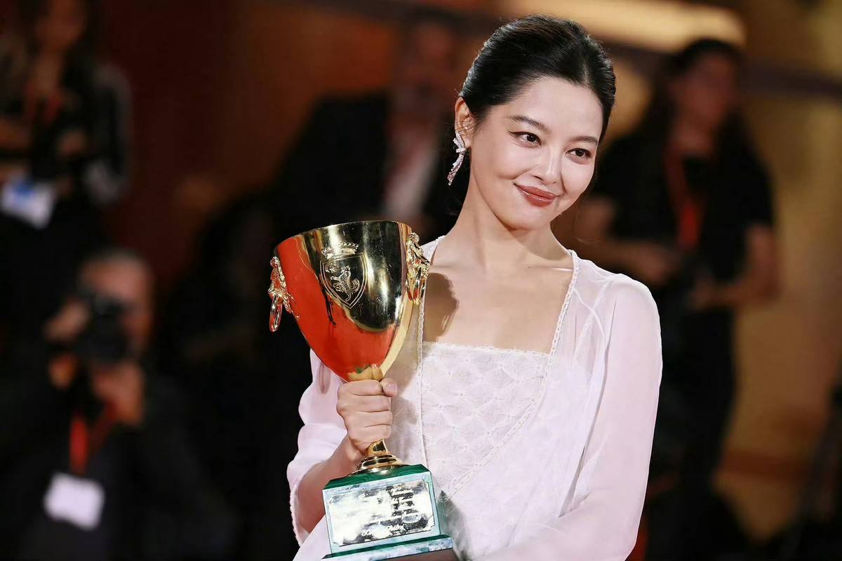 辛芷蕾接棒巩俐拿影后，85花格局大变，杨幂等人危险了！