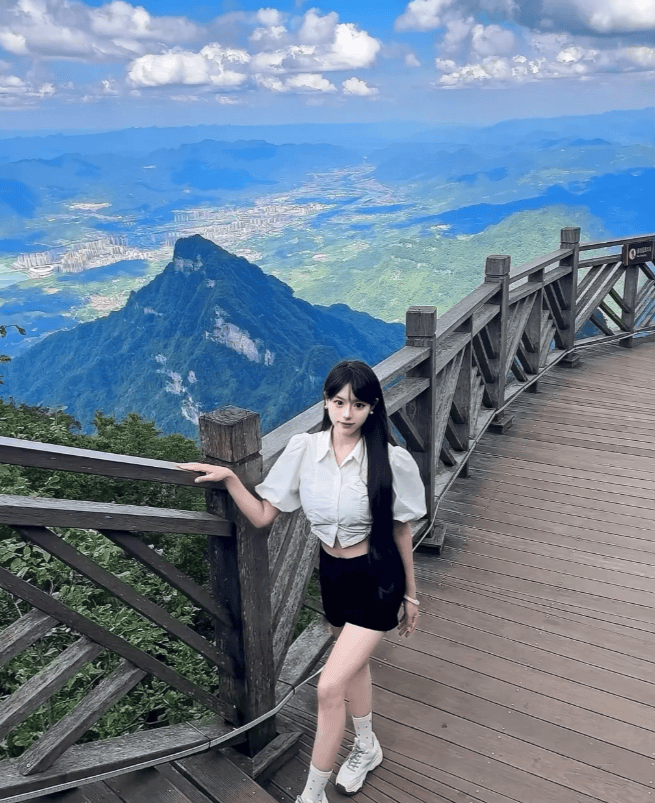 “张家界旅游必看攻略2025：张家界五天四