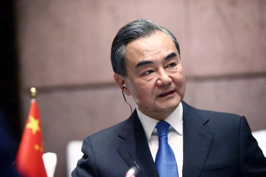 北约已与俄开打？90%中欧班列停摆，王毅外长直飞波兰，当面讨一个说法