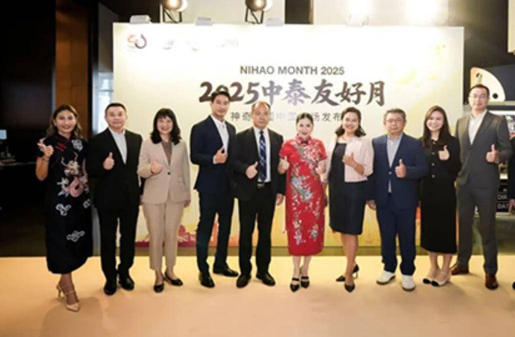 公开表示亲华，上任仅半月的邻国总理，用中文高呼“万岁”