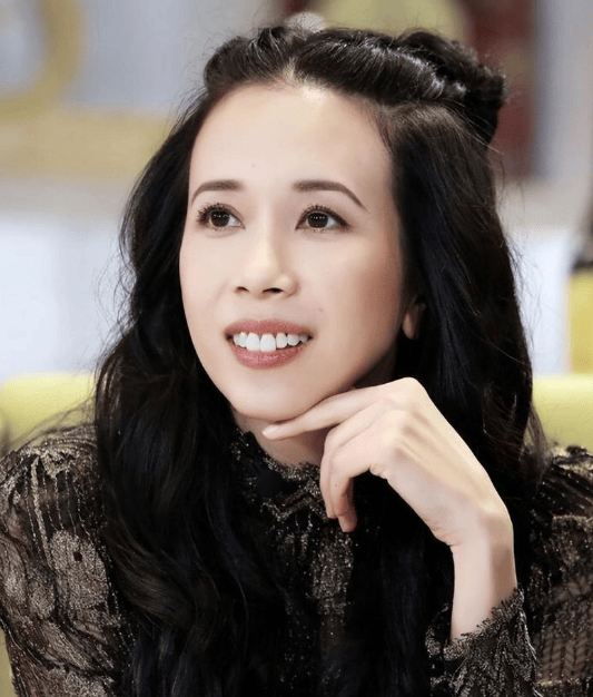 考古|55岁的莫文蔚美到令人惊艳，风情万种身材完美，但她的“傲人资本”从来不只是外貌