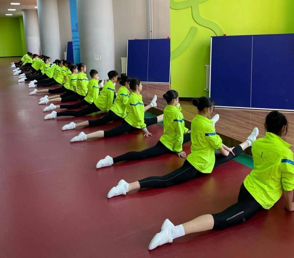 追光 |21年数百个冠军，三代人的青春接力