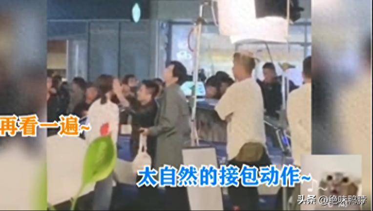 ���ϰѰ���ֱ�ӵݸ�Фս,ע��Фս������ʶ��Ӧ,��Ҳ̫��Ȼ�˰�