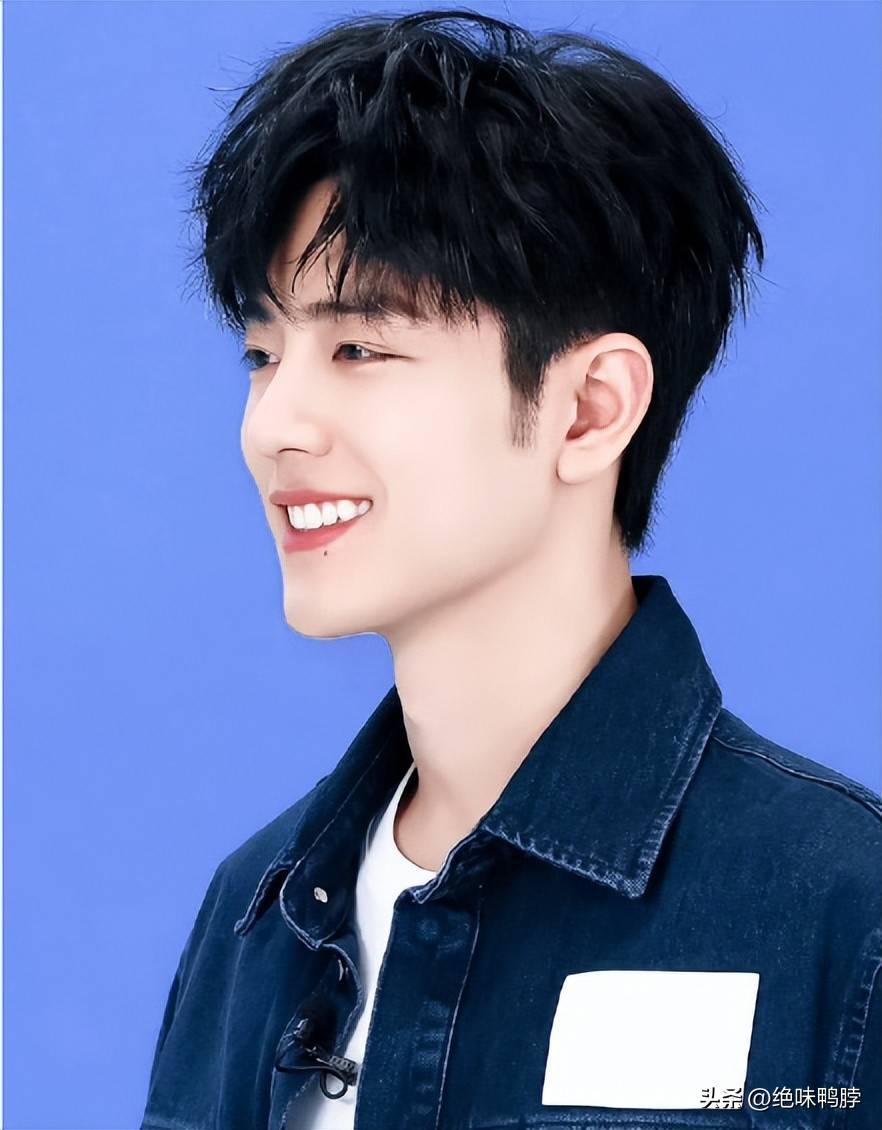 ���ϰѰ���ֱ�ӵݸ�Фս,ע��Фս������ʶ��Ӧ,��Ҳ̫��Ȼ�˰�