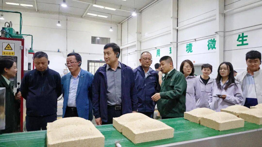 兰州大学管理学院党委书记刘亚军一行走进金徽酒考察调研暨签约仪式圆满成功举行