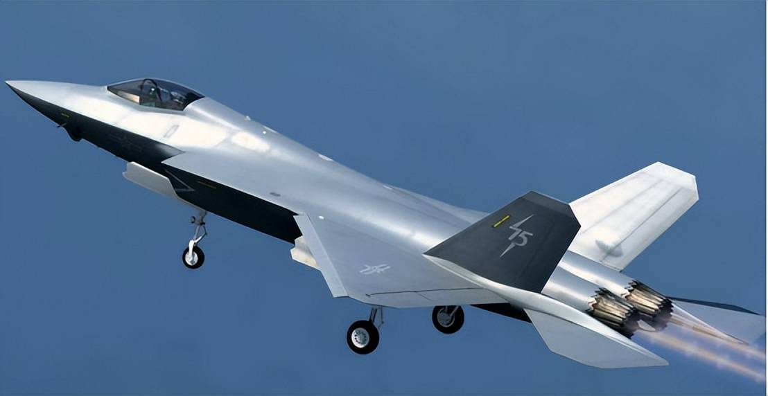 原创             歼-35第一个卖给谁？不仅是针对美国，这盘大棋绝了！歼-35首个买家浮出水面！中东棋局迎来华国落子