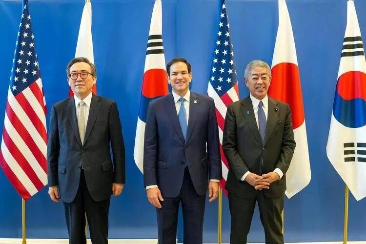 被福建舰刺激到了？美日韩对中国划下两条“红线”，我国回击亮了