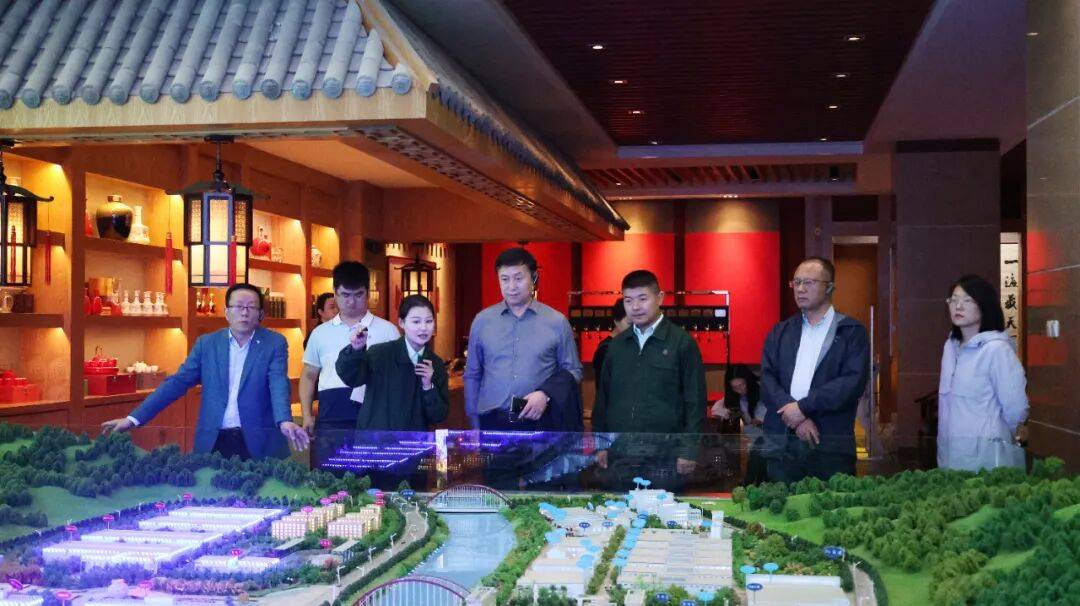 兰州大学管理学院党委书记刘亚军一行走进金徽酒考察调研暨签约仪式圆满成功举行