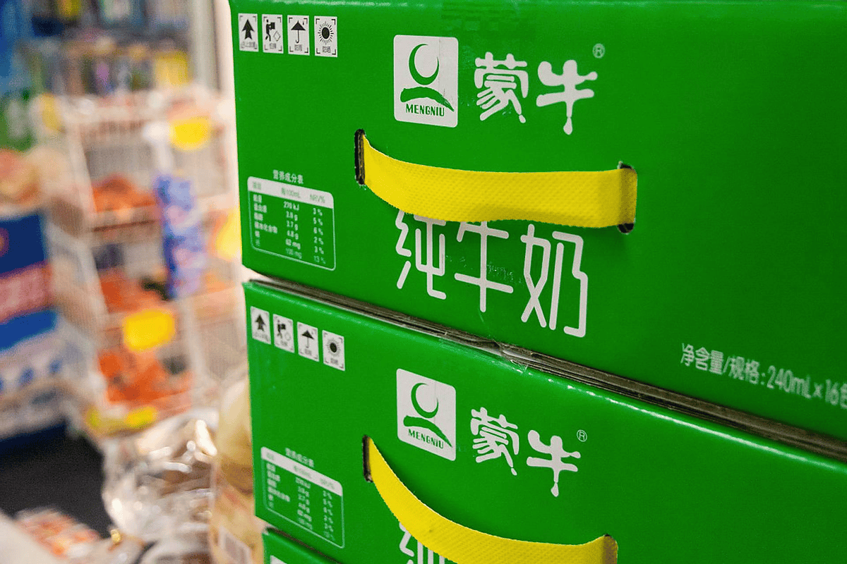 蒙牛上半年营收缩水百亿，乳业巨头如何破局？