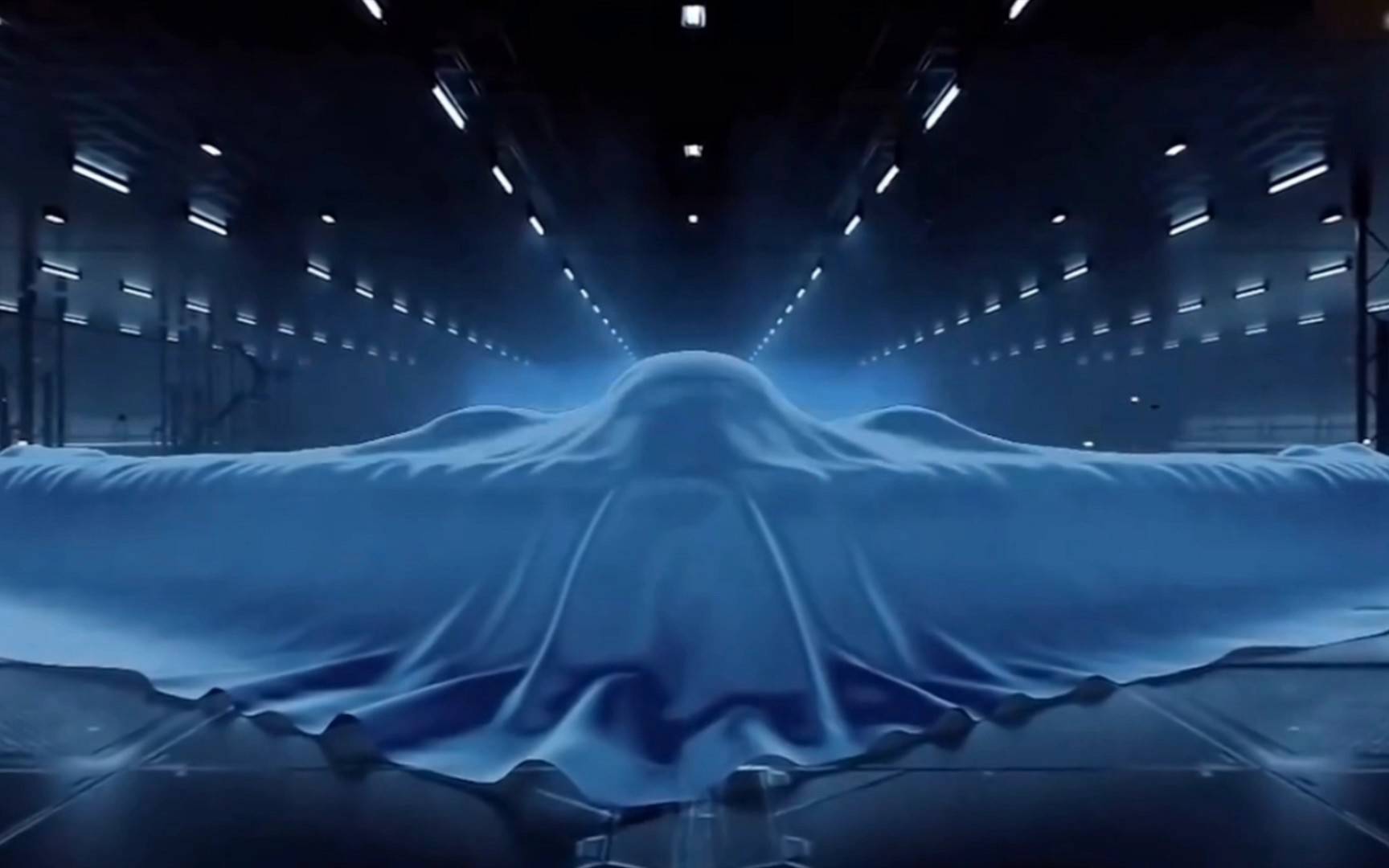 央视飞行员一句拭目以待，轰20真来了？空中黑鹰将补齐最后短板