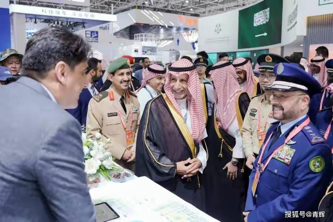 藏不住了!歼20喷上沙特国旗,视频被迅速删除!三军高官已到中国