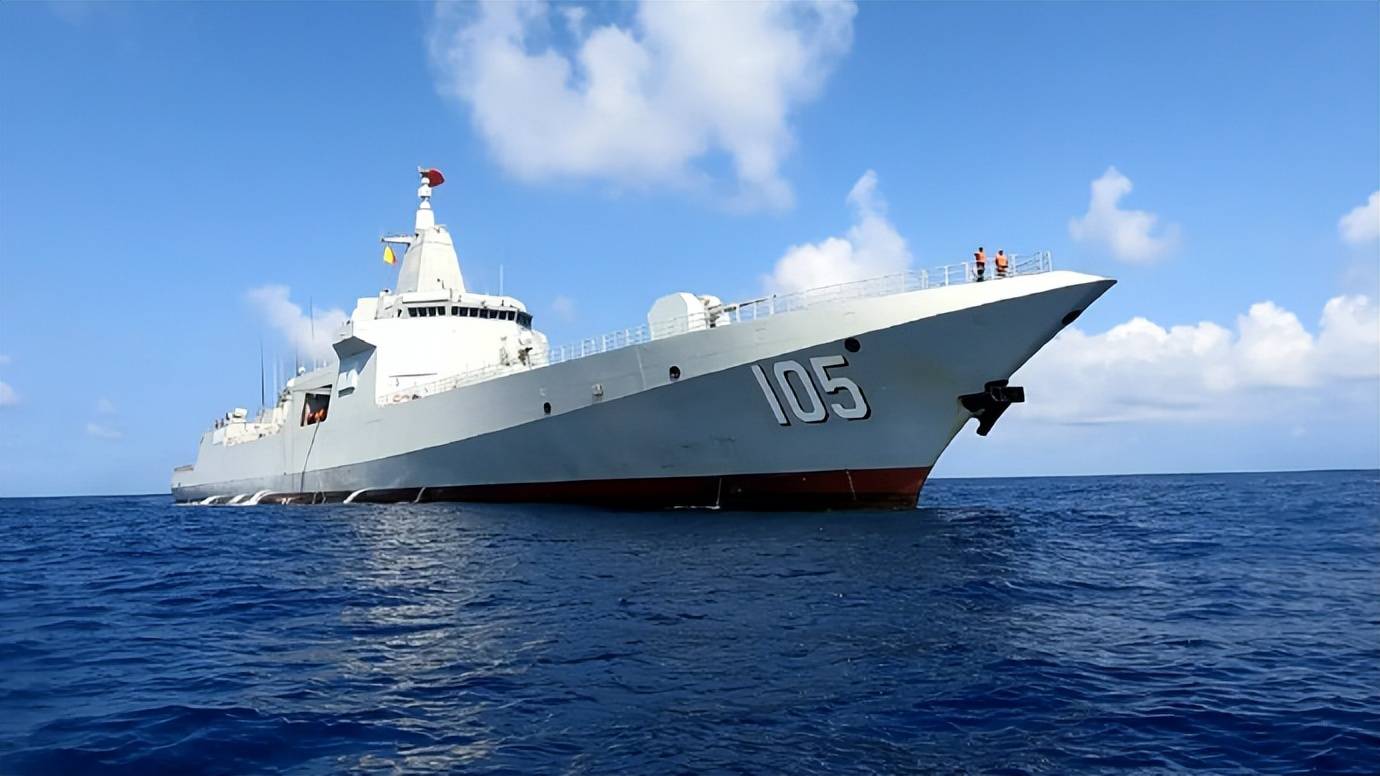 东海舰队迎来四艘055万吨大驱，台海战略天平瞬间倾斜