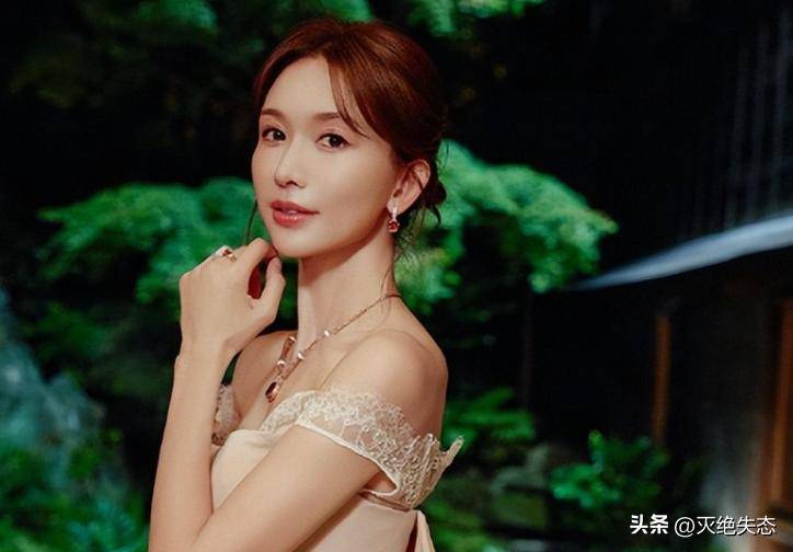 50岁林志玲婚后生活曝光！家务全包全家8点睡觉，儿子读国际学校