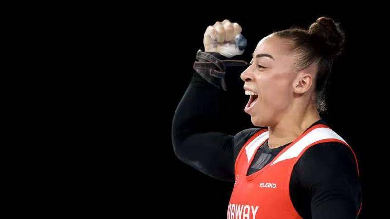 挪威举重世界冠军科恩达:从全职电工到国民偶像