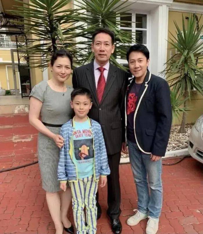 蔡国庆儿子全科免考毕业！身高猛长高颜值似妈，与亲弟共用一张脸