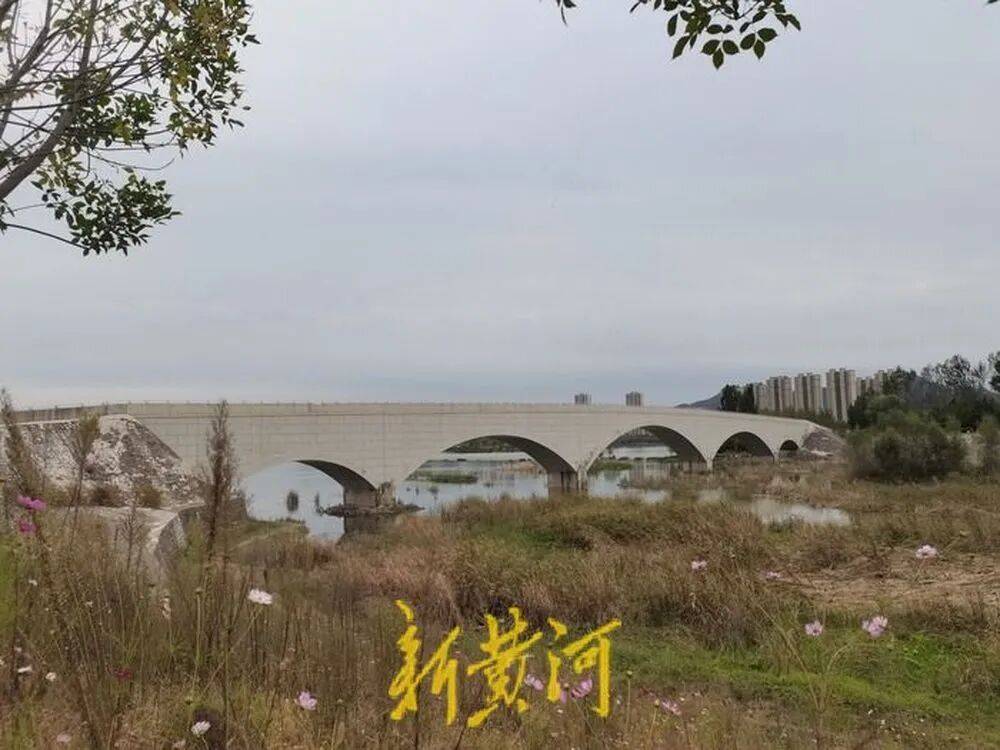 河北唐山迁西一桥梁疑似移位下沉，现场施工人员：先排查，待明确原因后维修