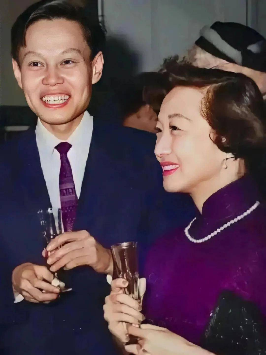 杨振宁因病逝世！刚过完103岁生日，最后一次亮相是为妻子庆生