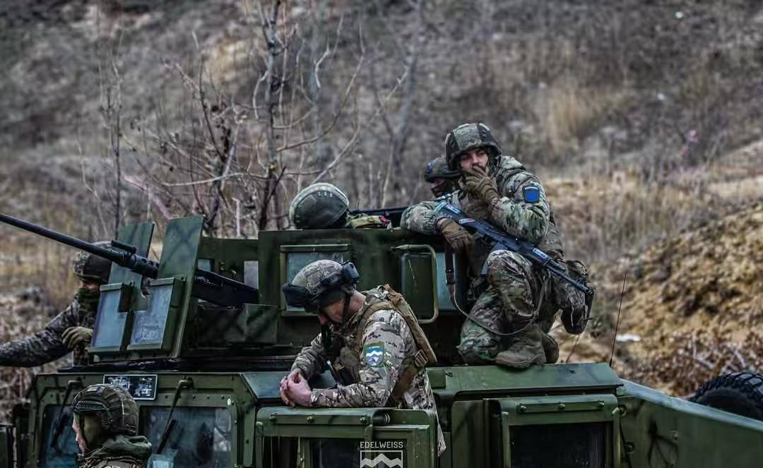 乌军死守高地拒绝投降，俄罗斯测试炸弹之王：现场让俄军难以置信