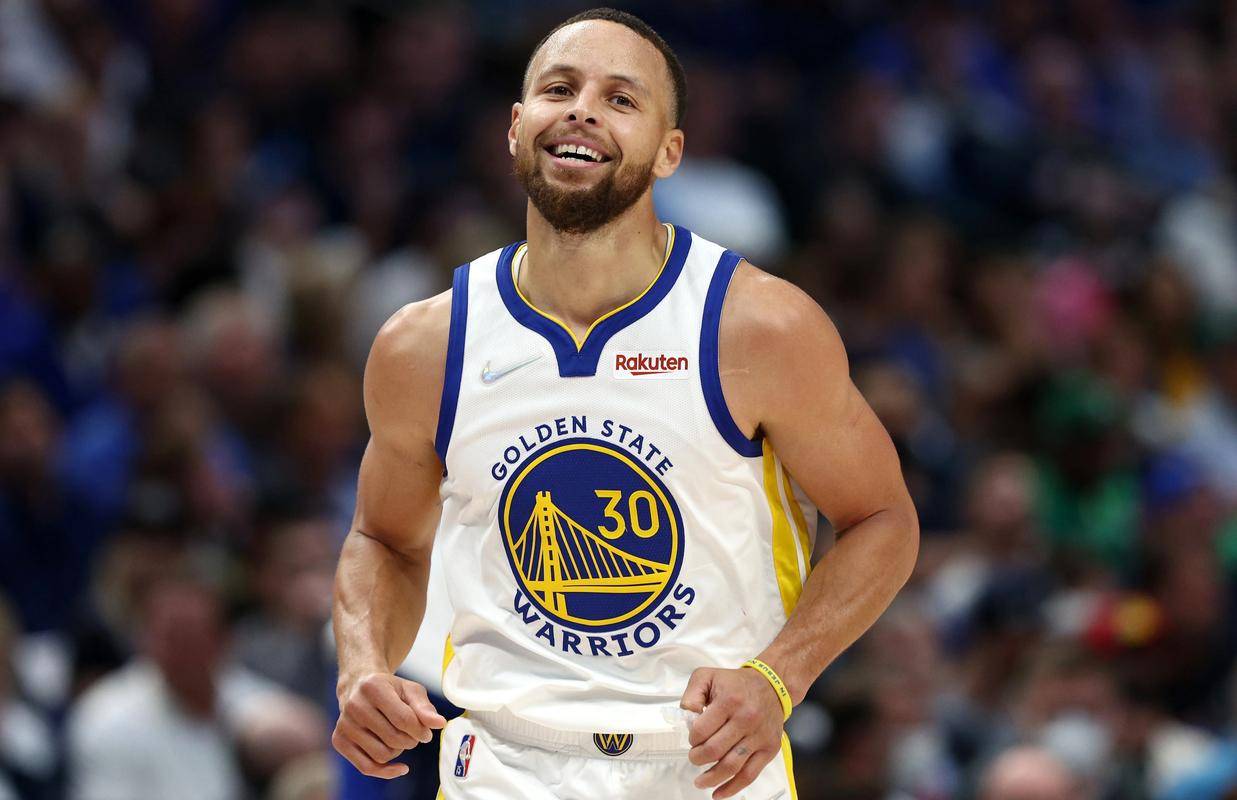 里造次成就神话詹姆斯也望尘莫及113亿美金！NBA第一！库(图2)