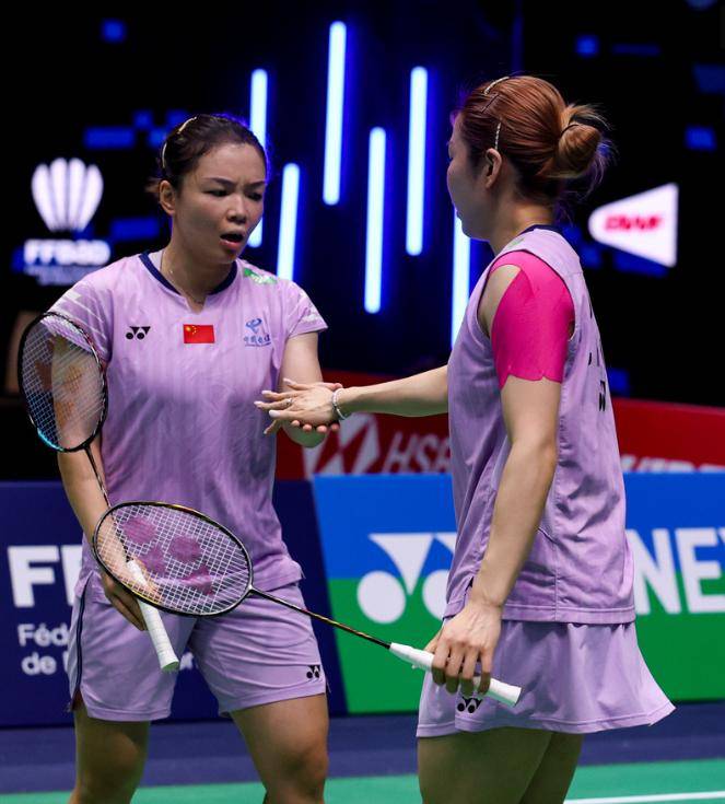 原创 39分钟挑落世界第2!凡尘组合2-0晋级,中日包揽法国赛女双四强