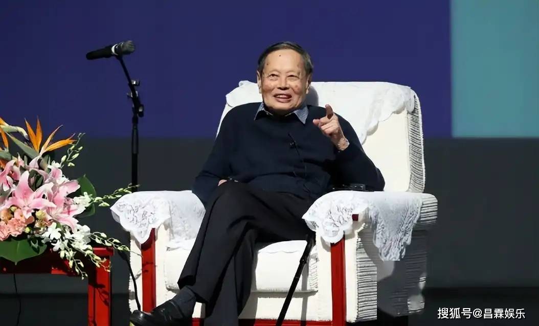 原创             杨振宁离世8天,翁帆因一个表情甩掉大黑锅,杜致礼妹妹说得太对