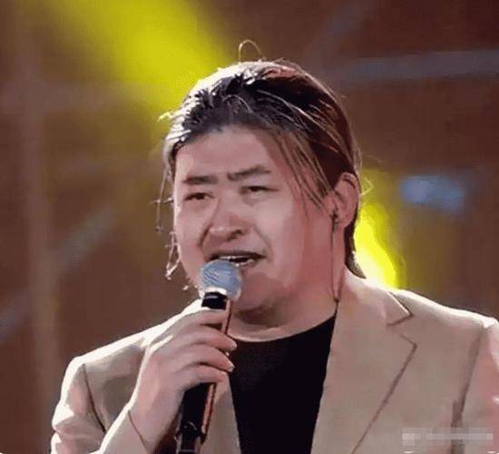 刘欢近况曝光:患不死癌症,带病参加女儿婚礼,满桌茅台太显眼