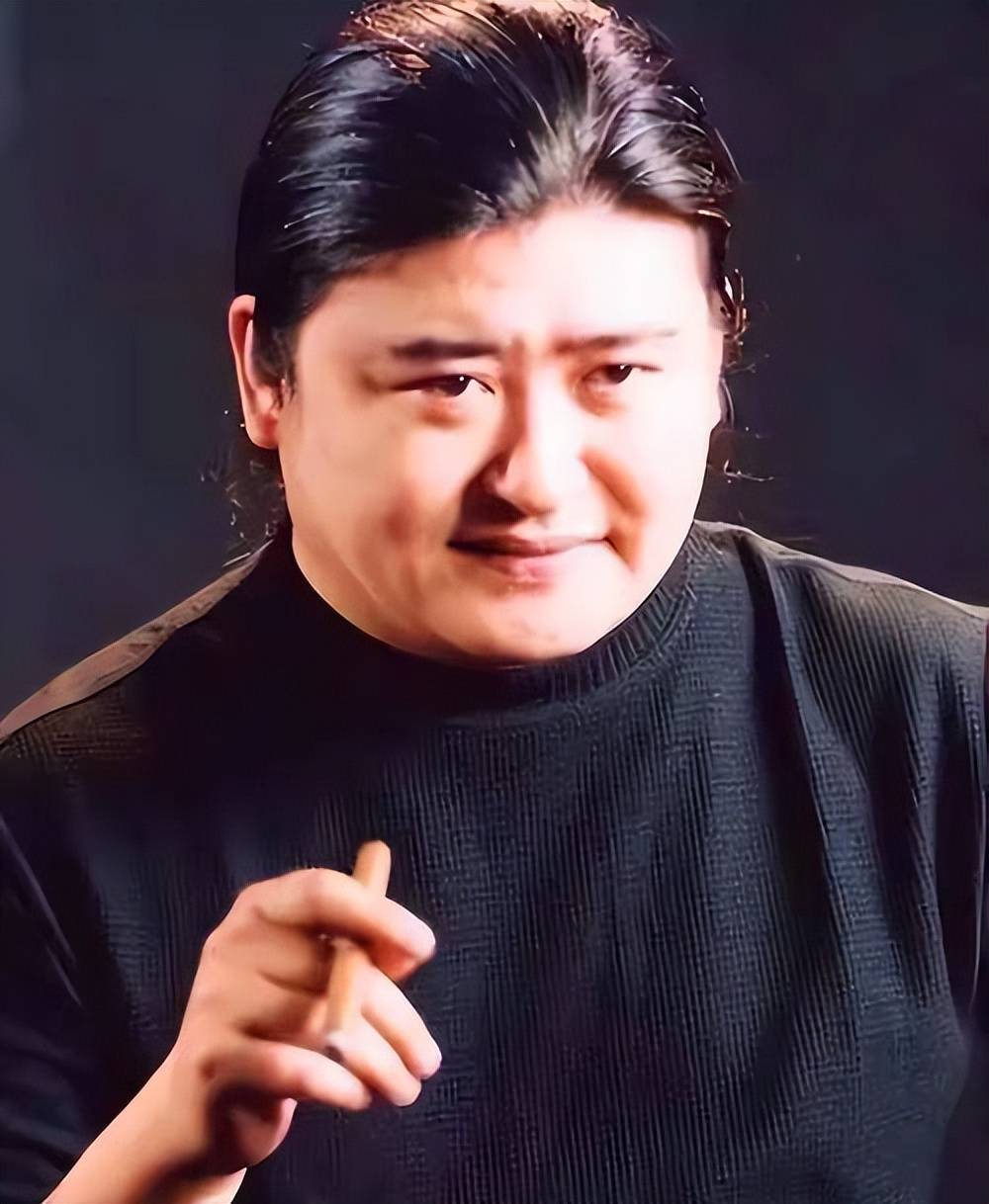 刘欢近况曝光:患不死癌症,带病参加女儿婚礼,满桌茅台太显眼