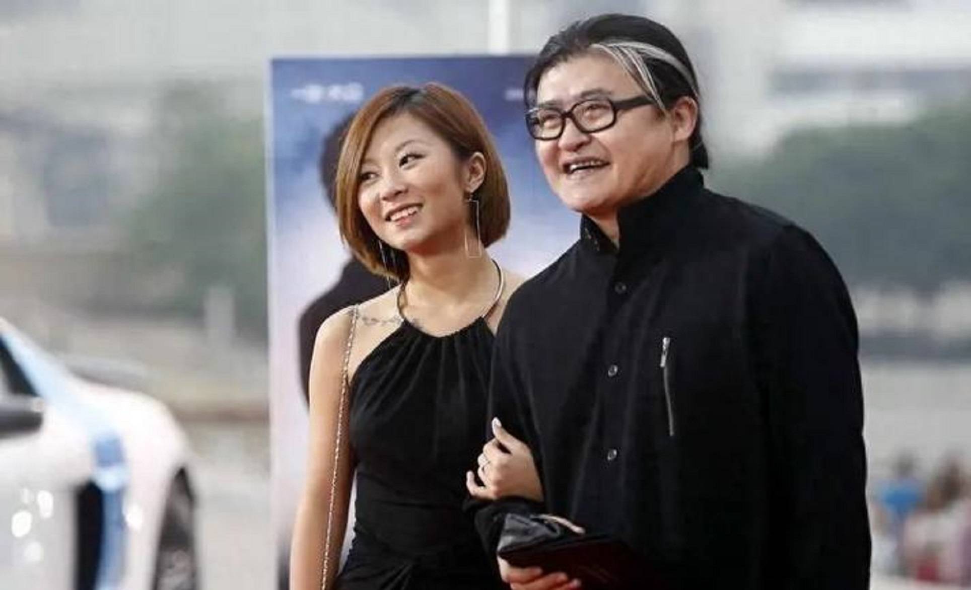 刘欢近况曝光:患不死癌症,带病参加女儿婚礼,满桌茅台太显眼