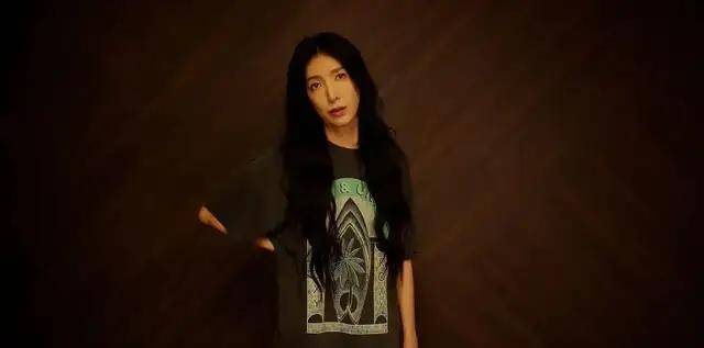 当两个女明星,在颁奖典礼接吻