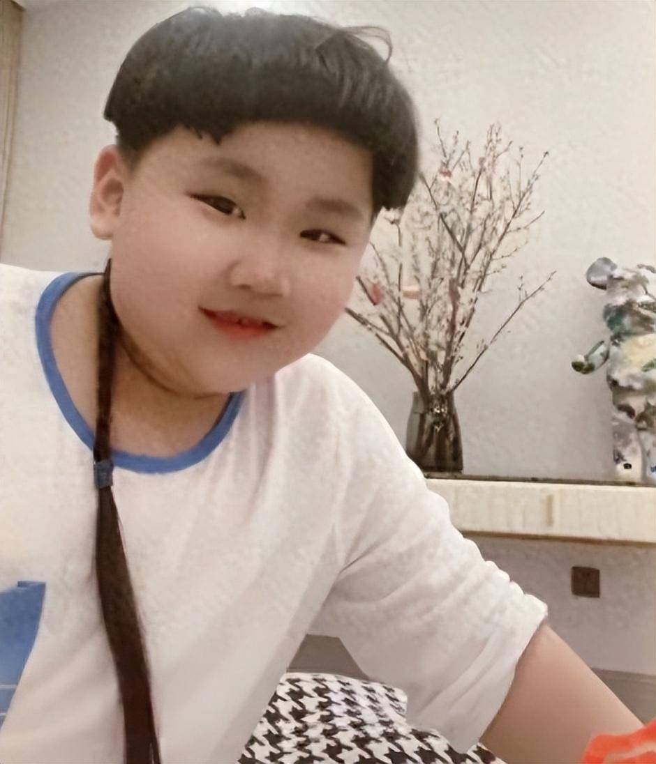 郭麒麟从德云社离开后,与亲妈一起生活,世上还是只有妈妈好