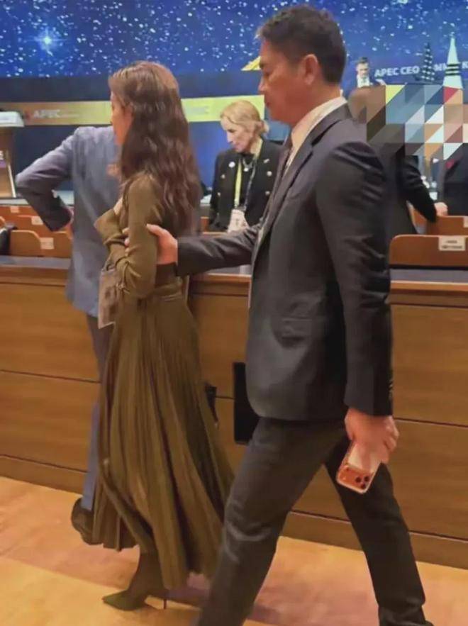 原创             抖音高管炮轰京东:卡商家命门、抢钱吸血、二选一没什么好洗的