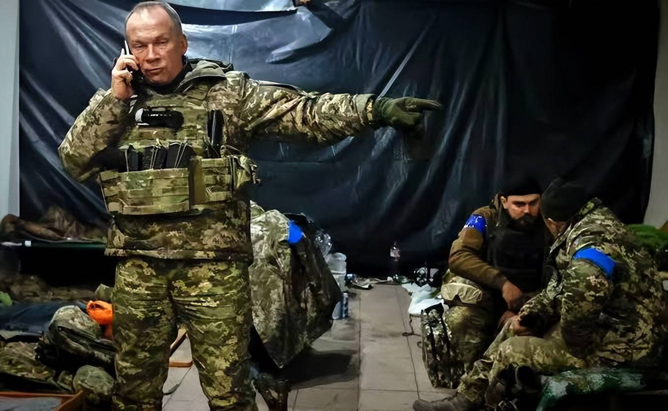 机枪温压弹封锁入口，西尔斯基为何还能进城？红军城隐藏最大秘密