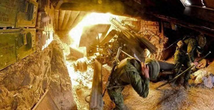 机枪温压弹封锁入口，西尔斯基为何还能进城？红军城隐藏最大秘密